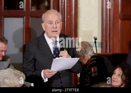 Gyles Brandreth mit Angela Rippon und Dame Arlene Philips bei der Oldie des Jahres 2023, 23.11.2011 Stockfoto