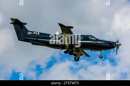 Pilatus PC-12 NGX ein Pilatus PC-12 NGX eines Private Besitzers ist im Landeanflug auf den Flughafen Zürich. Registrierung OO-PCA. Zürich, Schweiz, 12.05.2023 *** Pilatus PC 12 NGX Ein Pilatus PC 12 NGX, der einem Privateigentümer gehört, ist im Anflug zum Flughafen Zürich Registrierung OO PCA Zürich, Schweiz, 12 05 2023 Credit: Imago/Alamy Live News Stockfoto