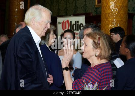 Sir Tim Rice und Dame Joan Bakewell im Oldie des Jahres 2023 23-11-23 Stockfoto