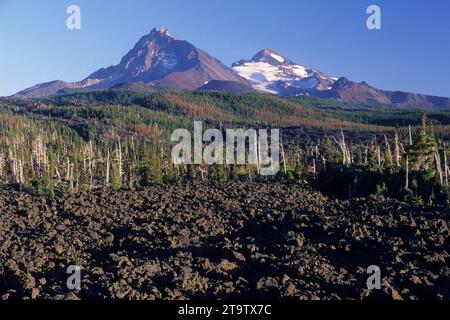 Mittel- und Nordeuropa Schwester von Dee Wright Observatory, McKenzie Pass-Santiam Pass National Scenic Byway, Willamette National Forest, Oregon Stockfoto