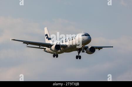 Finnair ein Airbus A320-214 von Finnair befindet sich im Landeanflug auf den Flughafen Zürich. Registrierung OH-LXI. Zürich, 06.06.2023 *** Finnair ein Airbus A320 214 von Finnair nähert sich Zürich Airport Registrierung OH LXI Zürich, 06 06 06 2023 Credit: Imago/Alamy Live News Stockfoto