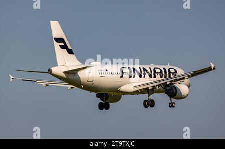 Finnair ein Airbus A320-214 von Finnair befindet sich im Landeanflug auf den Flughafen Zürich. Registrierung OH-LXI. Zürich, 06.06.2023 *** Finnair ein Airbus A320 214 von Finnair nähert sich Zürich Airport Registrierung OH LXI Zürich, 06 06 06 2023 Credit: Imago/Alamy Live News Stockfoto