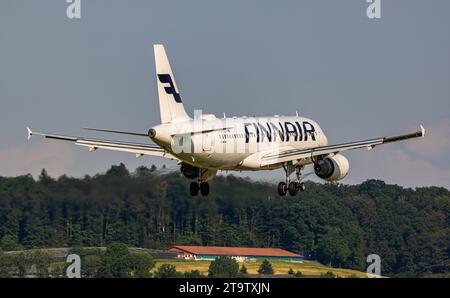 Finnair ein Airbus A320-214 von Finnair befindet sich im Landeanflug auf den Flughafen Zürich. Registrierung OH-LXI. Zürich, 06.06.2023 *** Finnair ein Airbus A320 214 von Finnair nähert sich Zürich Airport Registrierung OH LXI Zürich, 06 06 06 2023 Credit: Imago/Alamy Live News Stockfoto