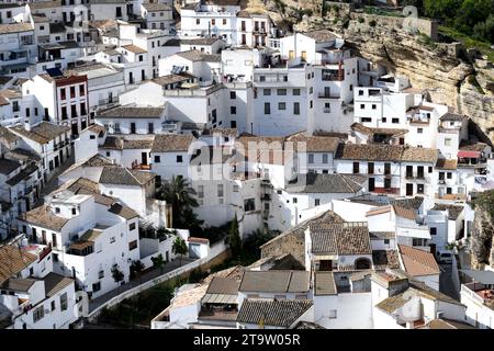 Setenil de las Bodegas, Ruta de los Pueblos Blancos. Cals, Andalusien, Spanien. Stockfoto