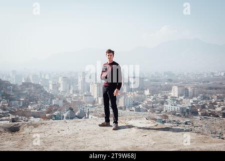 Kabul, Afghanistan. Dezember 2021. Adrien Vautier/Le Pictorium - Journalist Wilson Fache - 14/12/2021 - Afghanistan/Kabul - Journalist Wilson Fache in Kabul. Quelle: LE PICTORIUM/Alamy Live News Stockfoto