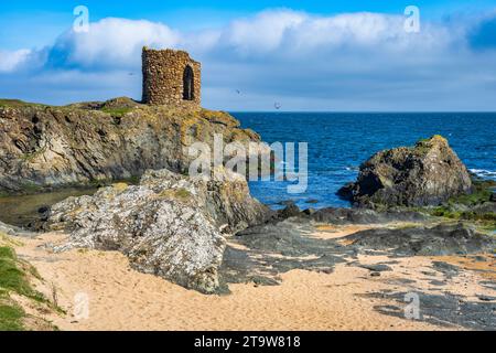 Lady’s Tower auf dem Fife Coastal Path in der Nähe der Küstenstadt Elie im East Neuk of Fife, Schottland, Großbritannien Stockfoto