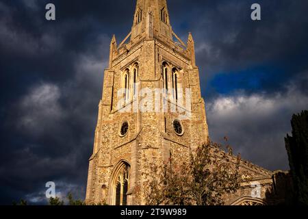 Thaxted Church Thaxted Essex England Großbritannien November 2023 die Kirche Saint John the Baptist with Our Lady and Saint Laurence ist die Pfarrkirche von Th Stockfoto