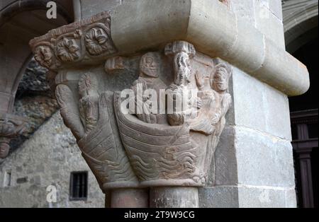 Real Monasterio de San Juan de la Peña (romanisch, 10.-12. Jahrhundert). Kreuzgang, Hauptstadt (Angeln im Tiberiasee). Botaya, Jaca, Huesca, Aragon, Spai Stockfoto