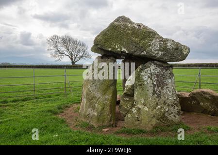 Bodowyr Grabkammer, Anglesey, Nordwales. Eine neolithische Grabkammer im Süden der Insel Anglesey in Wales. Das ist es Stockfoto