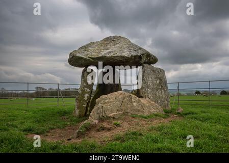 Bodowyr Grabkammer, Anglesey, Nordwales. Eine neolithische Grabkammer im Süden der Insel Anglesey in Wales. Das ist es Stockfoto