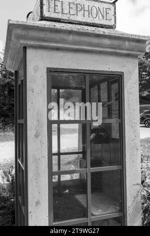 Der Telefonkiosk K1 im Dorf Tyneham in Dorset Stockfoto