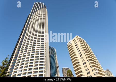 Surfers Paradise Australia - 21. September 2023; Surfers Paradise Beach und Skyline ab Esplanade Stockfoto