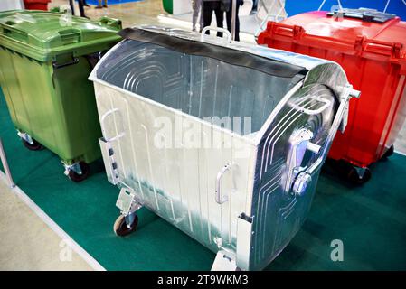 Abfallbehälter auf der Industriemesse Stockfoto