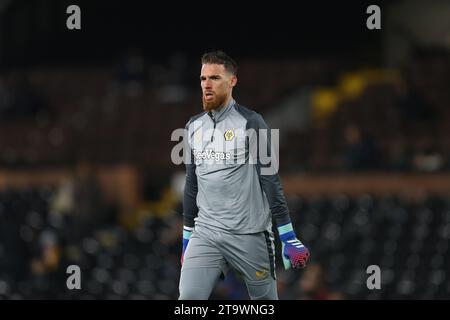 Craven Cottage, Fulham, London, Großbritannien. November 2023. Premier League Football, Fulham gegen Wolverhampton Wanderers; Torhüter Jose Sa von Wolverhampton Wanderers wärmt sich vor dem Auftakt auf. Beschreibung: Action Plus Sports/Alamy Live News Stockfoto