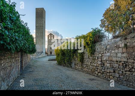 Malerische Sehenswürdigkeit in der wunderschönen Stadt Tarquinia, in der Provinz Viterbo, Latium, Italien. Stockfoto