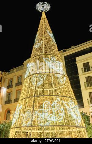 Weihnachtsbaum auf der Plaza de la Constitución, Platz der Verfassung von Malaga, Andalusien, spanien Stockfoto