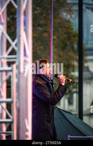 Demonstration am Trafalgar Square, März gegen Antisemitismus, Zehntausende Menschen protestieren gegen eine Zunahme von Hassverbrechen gegen Juden, London, UK, 26/11/ Stockfoto