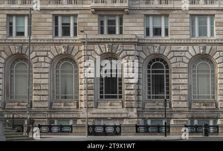 Liverpool, Großbritannien - 07. Oktober 2023 - Außenarchitektur des cunard-Gebäudes. Pier Head, einer der drei Graces von Liverpool, Space for tex Stockfoto