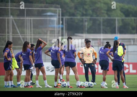 Sao Paulo, Sao Paulo, Brasilien. November 2023. Sao Paulo (SP), 27/2023 - TRAINING/AUSWAHL DER FRAUEN - Training der brasilianischen Frauen-Fußballmannschaft am Nachmittag dieses Montag, 27. November 2023, im CT Joaquim Grava, in Sao Paulo-SP. Die Mannschaft bereitet sich auf zwei Freundschaftsspiele gegen die japanische Nationalmannschaft vor. (Kreditbild: © Ronaldo Barreto/TheNEWS2 via ZUMA Press Wire) NUR REDAKTIONELLE VERWENDUNG! Nicht für kommerzielle ZWECKE! Stockfoto