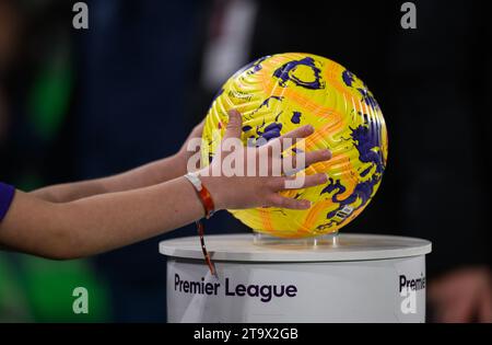 London, Großbritannien. November 2023 - Brentford gegen Arsenal - Premier League - GTECH Community Stadium. Der offizielle Premier League Nike Flight Fußball. Bildnachweis: Mark Pain / Alamy Live News Stockfoto