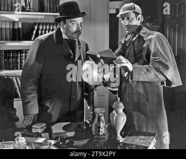 DIE ABENTEUER VON SHERLOCK HOLMES 1939 20th Century Fox Film mit Basil Rathbone auf der rechten Seite und Nigel Bruce Stockfoto