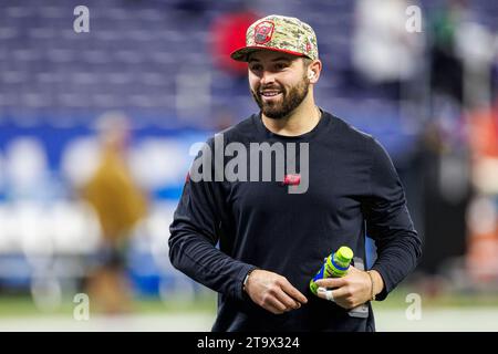 Indianapolis, Indiana, USA. November 2023. Tampa Bay Buccaneers Quarterback Baker Mayfield (6) während des Vorspiels gegen die Indianapolis Colts im Lucas Oil Stadium in Indianapolis, Indiana. Indianapolis besiegte Tampa Bay mit 27:20. John Mersits/CSM/Alamy Live News Stockfoto