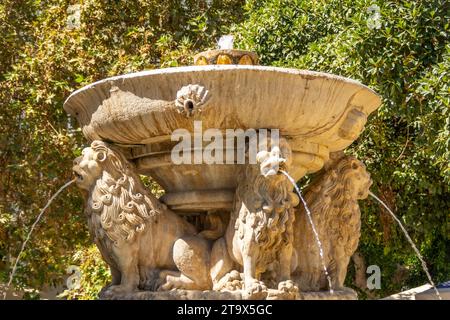 Heraklion, Kreta - Griechenland - 21. September 2023: Der Morosini oder Löwenplatz-Brunnen, fertiggestellt im Jahr 1628 von Gouverneur und Architekt Francesco Morosini i. Stockfoto