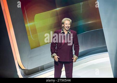 Thomas Gottschalk und seine letzte ZDF-Sendung Wetten, dass. Es ist das Ende einer TV-Ära. Die Sendung wurde live im ZDF übertragen. // 25.11.2023: Offenburg, Baden-Württemberg, Deutschland, Europa *** Thomas Gottschalk und seine letzte ZDF-Show Wetten, dass es das Ende einer TV-Ära ist die Sendung wurde live auf ZDF 25 11 2023 Offenburg, Baden Württemberg, Deutschland, Europe Credit: Imago/Alamy Live News ausgestrahlt Stockfoto