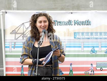 Berkeley, KALIFORNIEN – 30. September 2023: Telegraph for People, ehemalige Präsidentin Rebecca Mirvish, die bei einer Transit Rally vor dem BART-Sta in der Innenstadt von Berkeley sprach Stockfoto