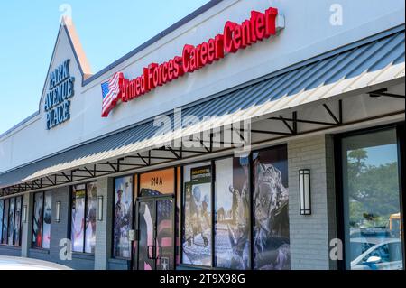 NEW ORLEANS, LA, USA - 16. SEPTEMBER 2023: Nahaufnahme des Karrierezentrums der Streitkräfte in der Mid City Strip Mall Stockfoto