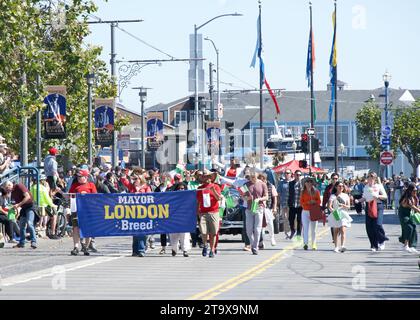 San Francisco, KALIFORNIEN - 8. Oktober 2023: Teilnehmer an der 155. Jährlichen Parade des italienischen Kulturerbes, bei der die Errungenschaften und die Kultur aller Italiener gefeiert werden Stockfoto