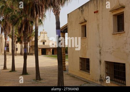 Die Kapelle im Castillo de Santa Catalina in Cadiz, Spanien. Die pentagon-förmige Burg wurde gebaut, nachdem die Engländer 1596 die Stadt geplündert hatten, um die Bucht von Cadiz zu bewachen. Stockfoto