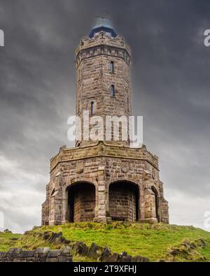 21.11.23 Darwen, Lancashire, Großbritannien. Der achteckige Jubilee Tower (offiziell als Darwen Tower bezeichnet) an der Rasterreferenz SD678215 auf Darwen Hill mit Blick auf die Th Stockfoto