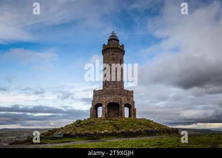 21.11.23 Darwen, Lancashire, Großbritannien. Der achteckige Jubilee Tower (offiziell als Darwen Tower bezeichnet) an der Rasterreferenz SD678215 auf Darwen Hill mit Blick auf die Th Stockfoto