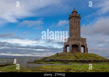 21.11.23 Darwen, Lancashire, Großbritannien. Der achteckige Jubilee Tower (offiziell als Darwen Tower bezeichnet) an der Rasterreferenz SD678215 auf Darwen Hill mit Blick auf die Th Stockfoto