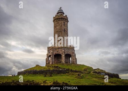 21.11.23 Darwen, Lancashire, Großbritannien. Der achteckige Jubilee Tower (offiziell als Darwen Tower bezeichnet) an der Rasterreferenz SD678215 auf Darwen Hill mit Blick auf die Th Stockfoto