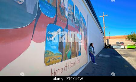 Erkundung des historischen Viertels von BOULDER City - BOULDER CITY, USA - 31. OKTOBER 2023 Stockfoto