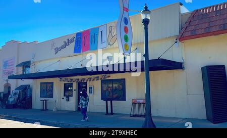 Erkundung des historischen Viertels von BOULDER City - BOULDER CITY, USA - 31. OKTOBER 2023 Stockfoto