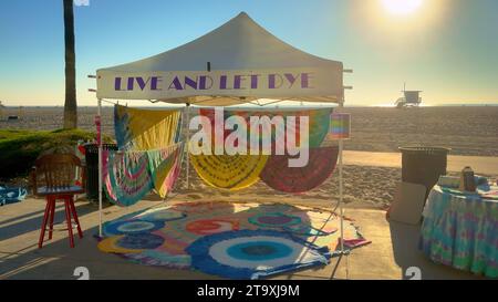 Farbenfroher Venice Beach Ocean Front Walk - LOS ANGELES, USA - 5. NOVEMBER 2023 Stockfoto