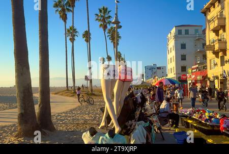 Der fantastische Spaziergang am Meer am Venice Beach - LOS ANGELES, USA - 5. NOVEMBER 2023 Stockfoto