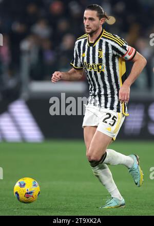 Turin, Italien. November 2023. Adrien Rabiot von Juventus während des Spiels der Serie A im Allianz-Stadion in Turin. Der Bildnachweis sollte lauten: Jonathan Moscrop/Sportimage Credit: Sportimage Ltd/Alamy Live News Stockfoto