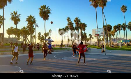 Sportplätze in Venice Beach California - LOS ANGELES, USA - 5. NOVEMBER 2023 Stockfoto