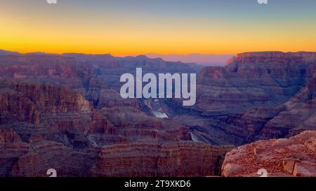 Fantastischer Sonnenuntergang über dem herrlichen Grand Canyon Stockfoto