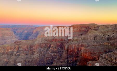 Fantastischer Sonnenuntergang über dem herrlichen Grand Canyon Stockfoto