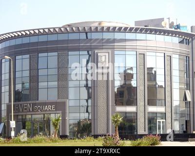 Kairo, Ägypten, 23. September 2022: Leven Square Egypt, ein gemischtes Gebäude mit einer Vielzahl von Geschäfts- und Verwaltungsräumen Stockfoto