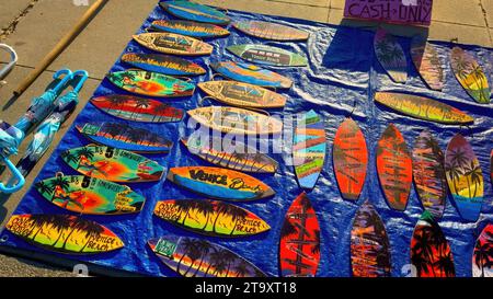 Verkauf von Kunst am Ocean Front Walk in Venice Beach - LOS ANGELES, USA - 5. NOVEMBER 2023 Stockfoto