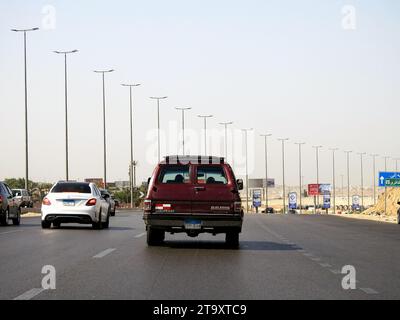 Kairo, Ägypten, 1. Oktober 2022: Chevrolet Oldtimer-Oldtimer-Oldtimer-Auto mit neuen ägyptischen Buchstaben und Zahlen, ein alter klassischer SU Stockfoto