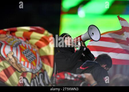 Girona, Esp. November 2023. GIRONA FC-ATHLETIC DE BILBAO 27. November 2023 Girona FC-Fan während des Spiels zwischen Girona FC und Athletic de Bilbao, das dem vierzehntägigen Spiel der La Liga EA Sports im Stadtstadion Montilivi in Girona entspricht. Quelle: Rosdemora/Alamy Live News Stockfoto