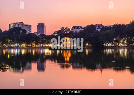 Hoan Kiem Lake, See des zurückgekehrten Schwertes, in Hanoi, Vietnam Stockfoto