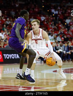 Madison, WI, USA. November 2023. Wisconsin Badgers Stürmer Tyler Wahl (5) während des NCAA-Basketballspiels zwischen Western Illinois Leathernecks und den Wisconsin Badgers im Kohl Center in Madison, WI. Darren Lee/CSM/Alamy Live News Stockfoto